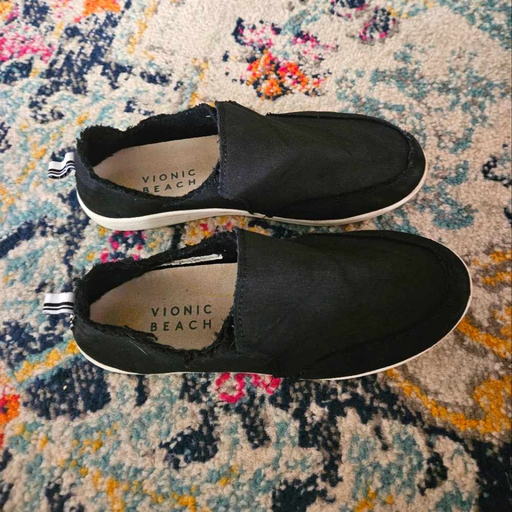 Woman's Vionic Beach Shoes